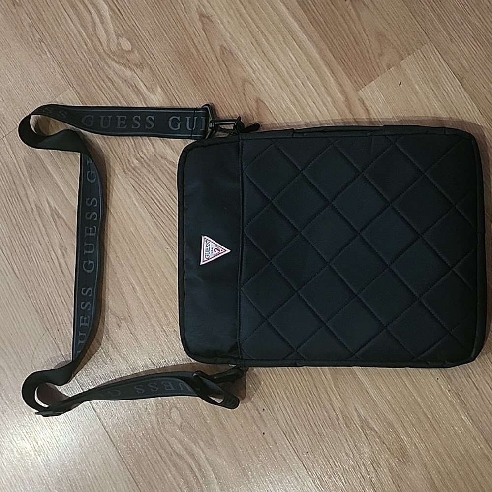 Guess laptop case 14x10